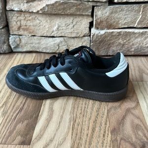 Adidas SAMBA youth size 2 classic black